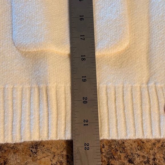 NWOT Women’s Winter White Cable Cardigan W Red Buttons Long Accent Sleeves Sz XL - Picture 8 of 14